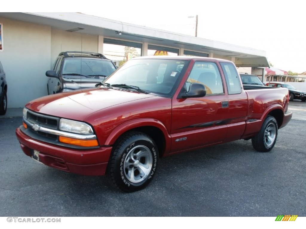 1998 S10 LS Extended Cab - Medium Red Metallic / Graphite photo #1