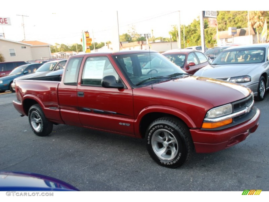 1998 S10 LS Extended Cab - Medium Red Metallic / Graphite photo #2
