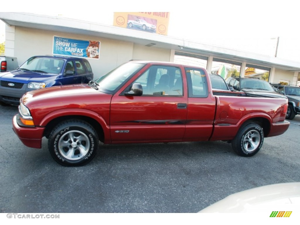 1998 S10 LS Extended Cab - Medium Red Metallic / Graphite photo #4