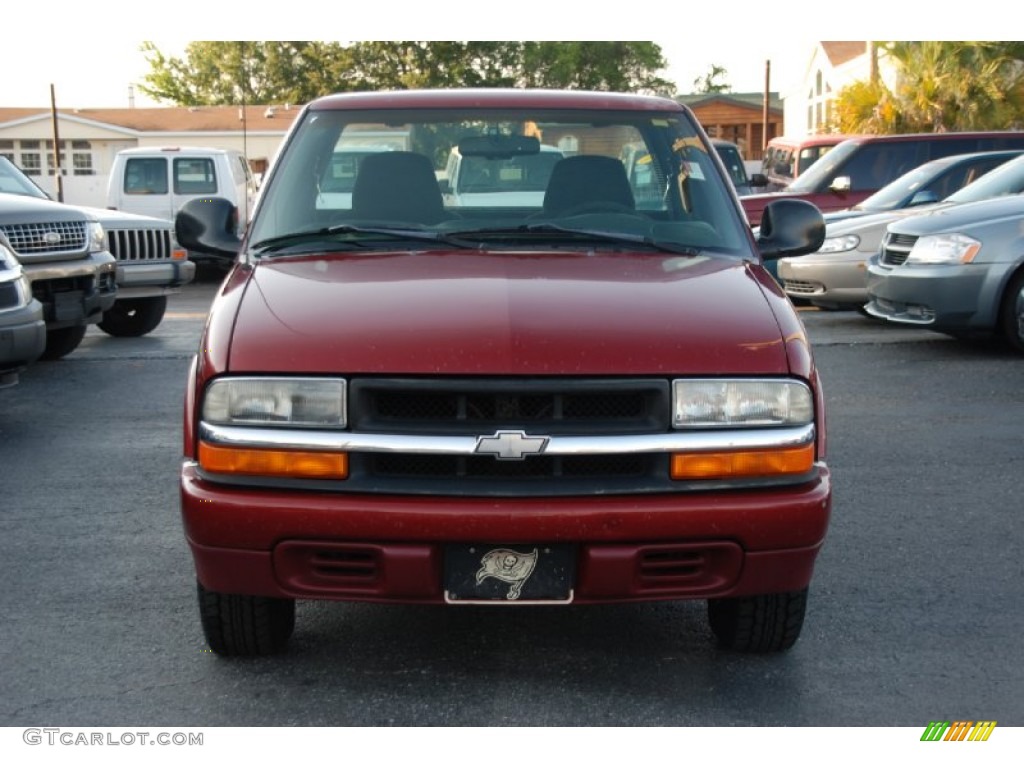 1998 S10 LS Extended Cab - Medium Red Metallic / Graphite photo #7