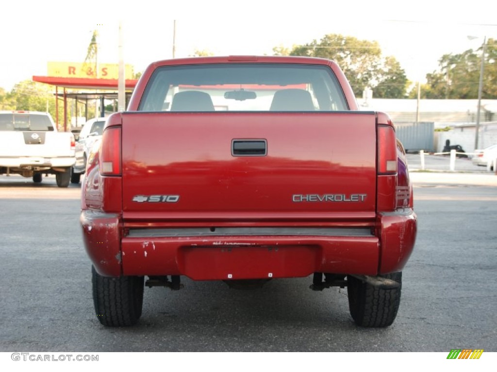 1998 S10 LS Extended Cab - Medium Red Metallic / Graphite photo #9