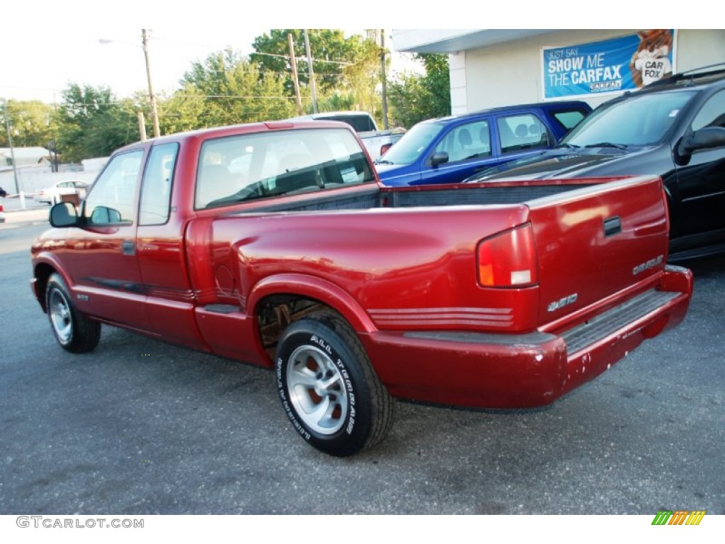 1998 S10 LS Extended Cab - Medium Red Metallic / Graphite photo #10
