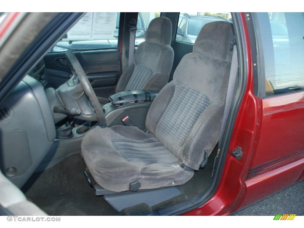 1998 S10 LS Extended Cab - Medium Red Metallic / Graphite photo #12