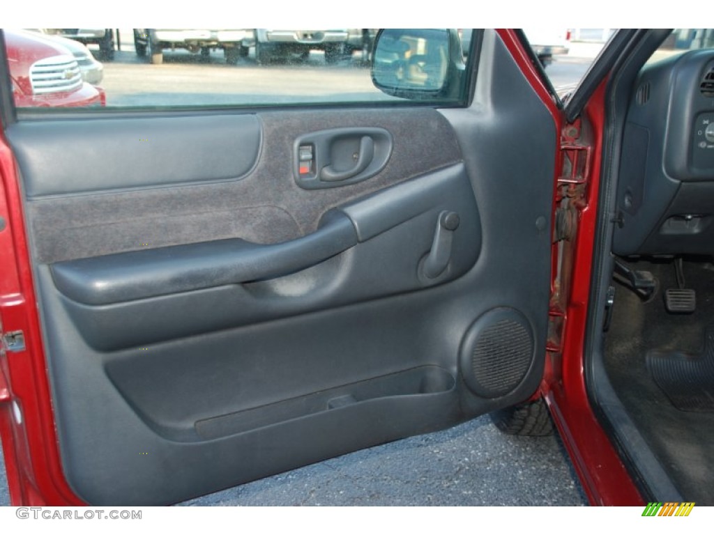 1998 S10 LS Extended Cab - Medium Red Metallic / Graphite photo #15