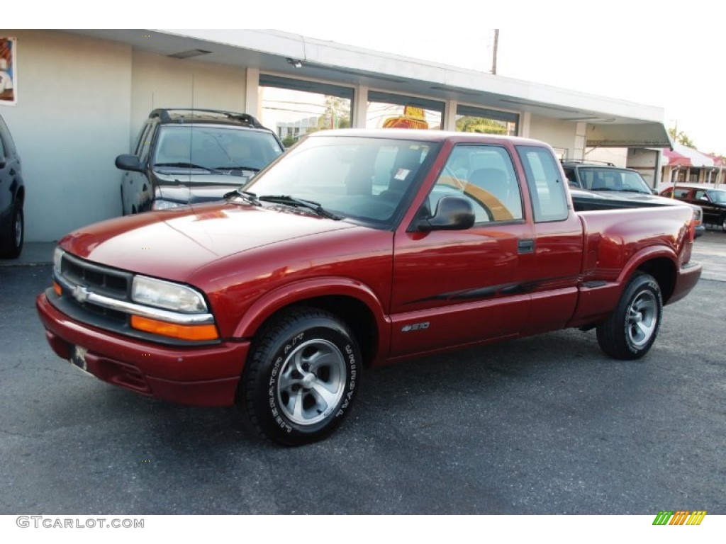 1998 S10 LS Extended Cab - Medium Red Metallic / Graphite photo #24