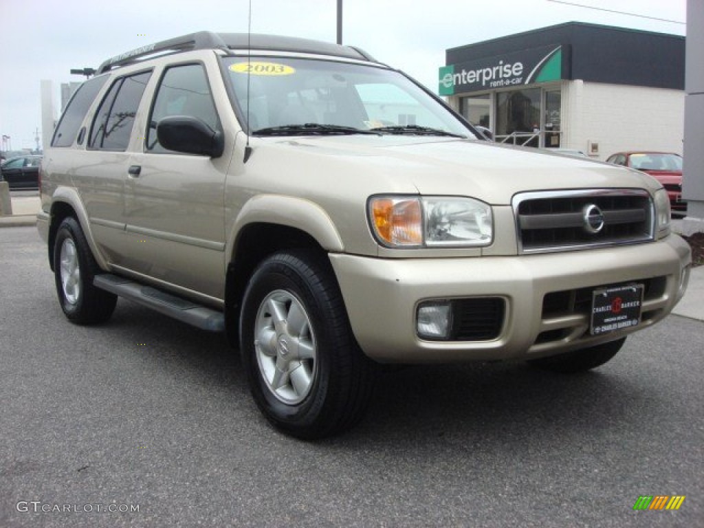 2002 Pathfinder SE 4x4 - Sahara Beige Metallic / Beige photo #1