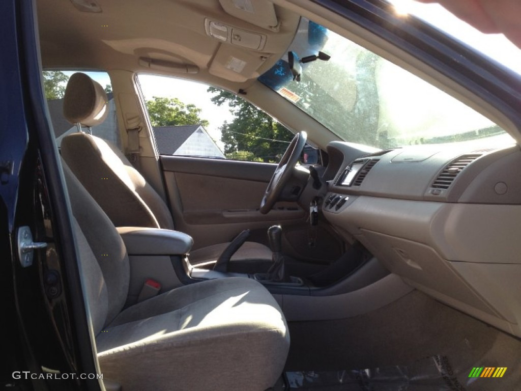 2004 Camry LE - Black / Stone photo #15