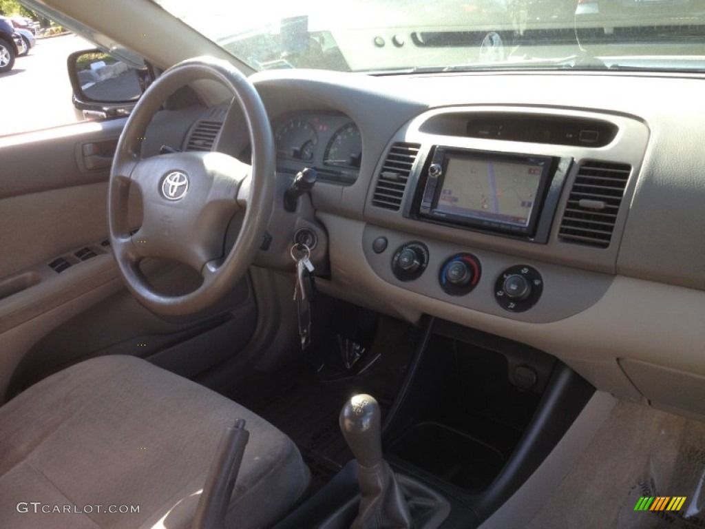 2004 Camry LE - Black / Stone photo #16