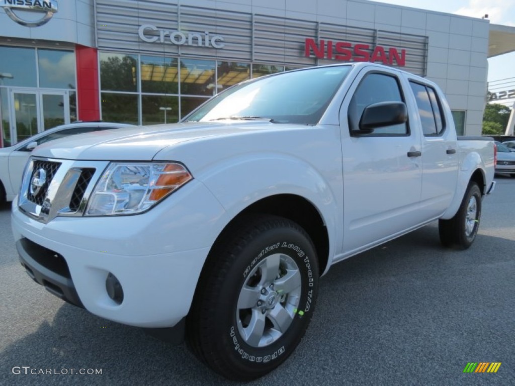 Avalanche White Nissan Frontier