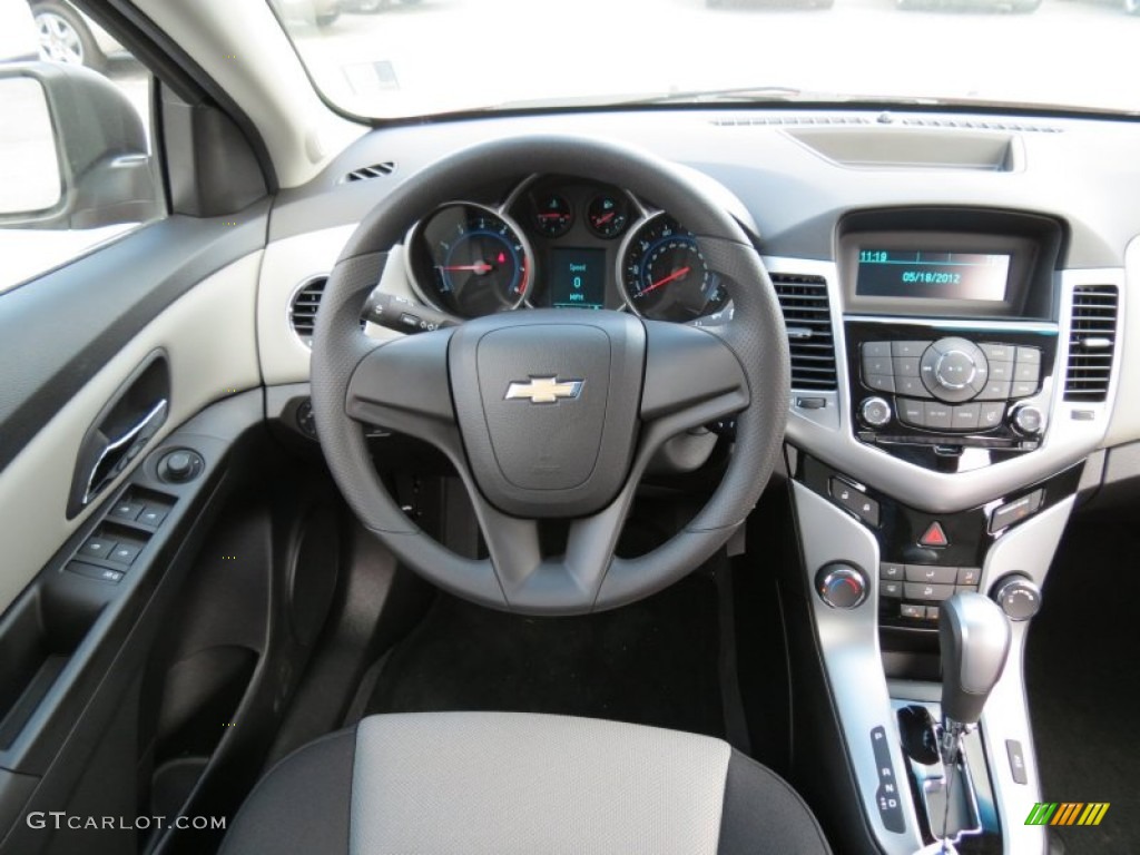 2012 Cruze LS - Autumn Red Metallic / Jet Black/Medium Titanium photo #14