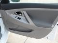 Super White - Camry SE Photo No. 22