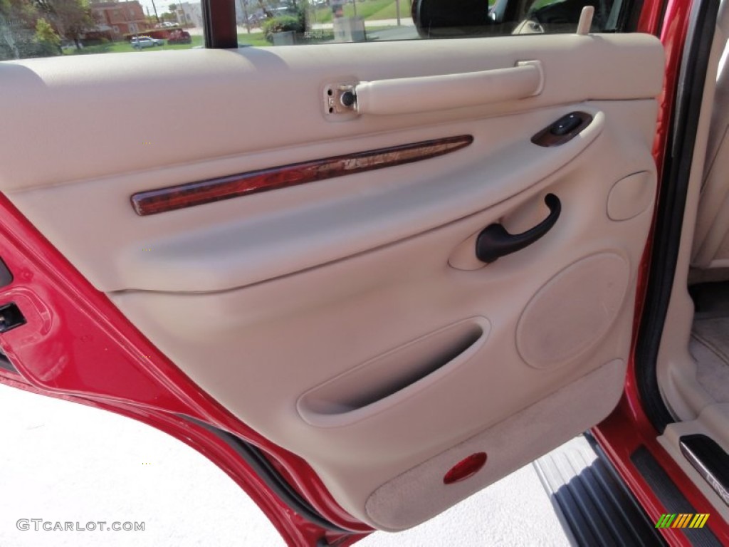 2002 Navigator Luxury 4x4 - Laser Red Tinted Metallic / Medium Parchment photo #27