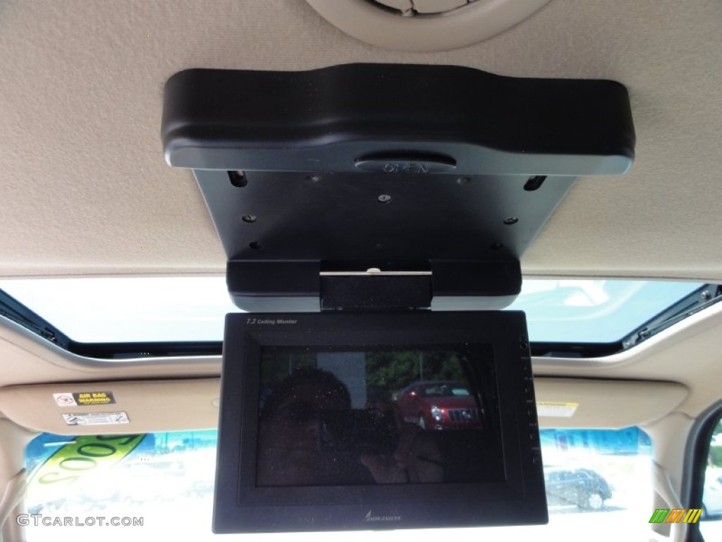 2002 Navigator Luxury 4x4 - Laser Red Tinted Metallic / Medium Parchment photo #30