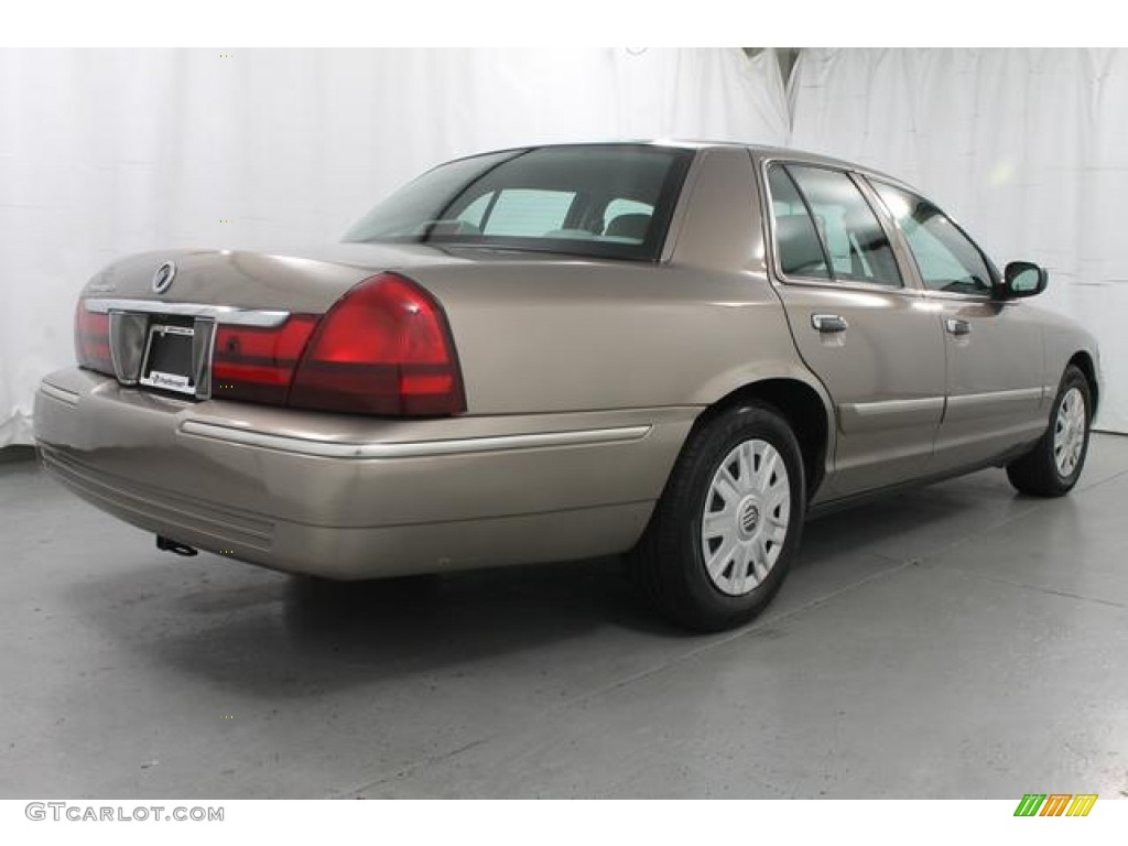 2004 Grand Marquis GS - Arizona Beige Metallic / Light Flint photo #5