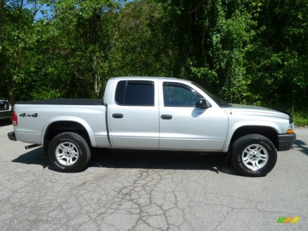 2004 Dakota SXT Quad Cab 4x4 - Bright Silver Metallic / Dark Slate Gray photo #2