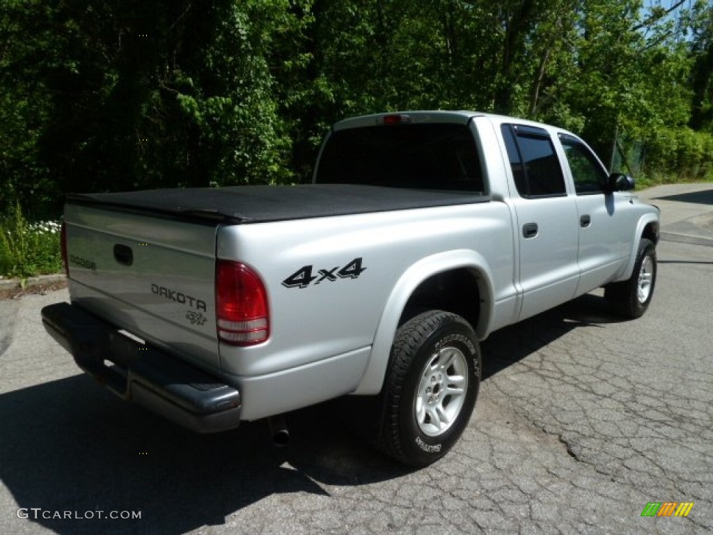 2004 Dakota SXT Quad Cab 4x4 - Bright Silver Metallic / Dark Slate Gray photo #3