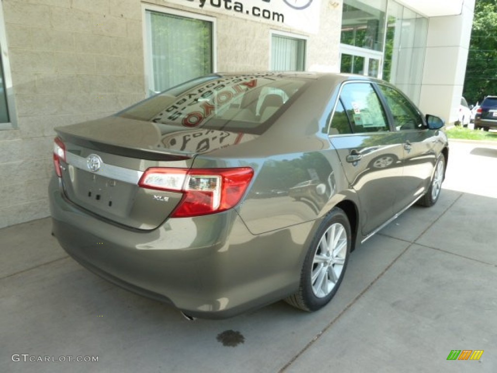 2012 Camry XLE - Cypress Green Pearl / Ivory photo #2