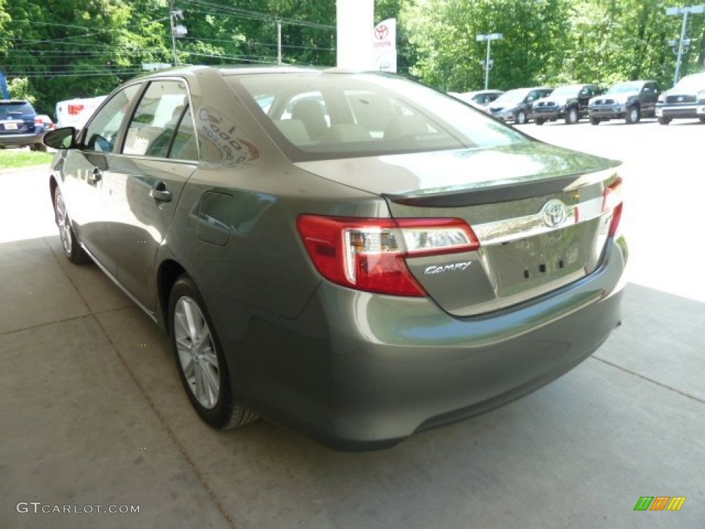 2012 Camry XLE - Cypress Green Pearl / Ivory photo #4