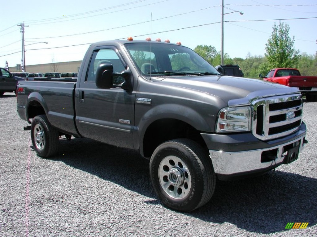 2005 F350 Super Duty XLT Regular Cab 4x4 - Dark Shadow Grey Metallic / Medium Flint photo #15