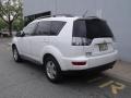 2010 Diamond White Pearl Mitsubishi Outlander ES 4WD  photo #4