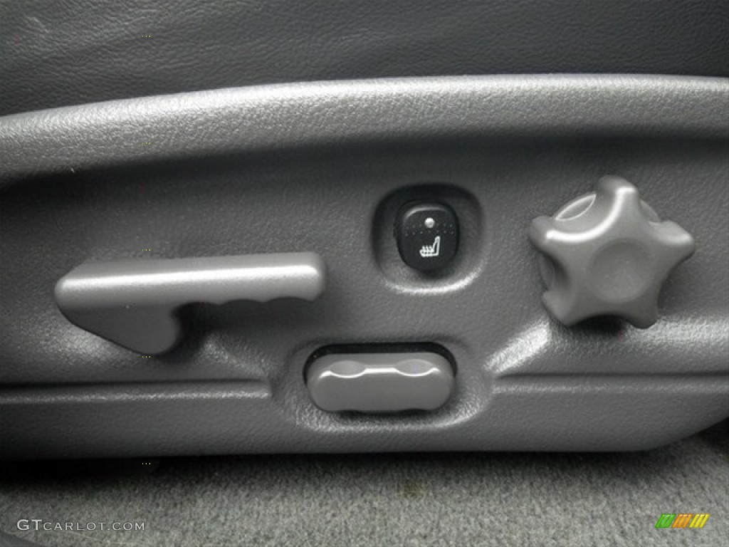 2005 Mercury Mountaineer V8 Controls Photo #65422848