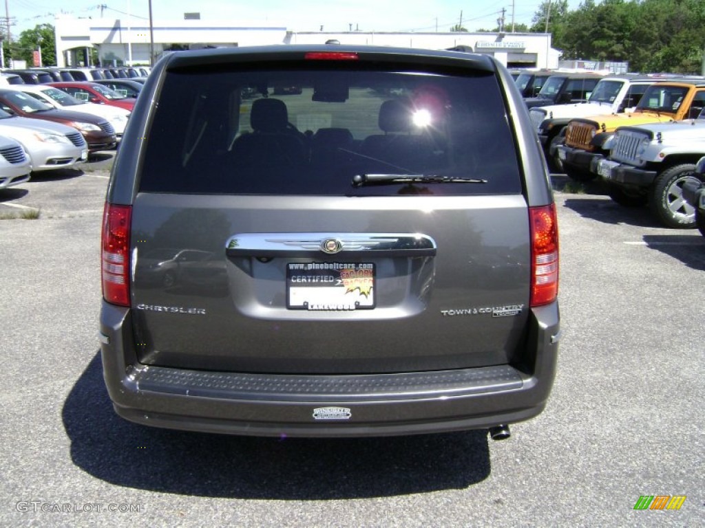 2010 Town & Country Touring - Dark Titanium Metallic / Medium Slate Gray/Light Shale photo #5