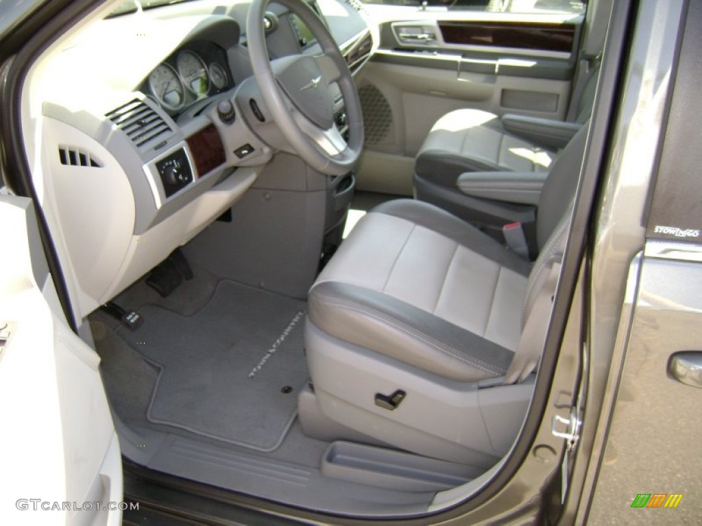 2010 Town & Country Touring - Dark Titanium Metallic / Medium Slate Gray/Light Shale photo #10