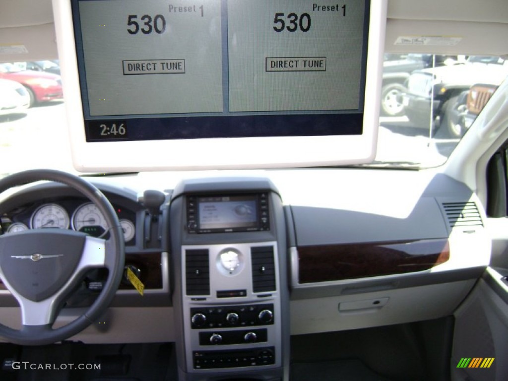 2010 Town & Country Touring - Dark Titanium Metallic / Medium Slate Gray/Light Shale photo #13