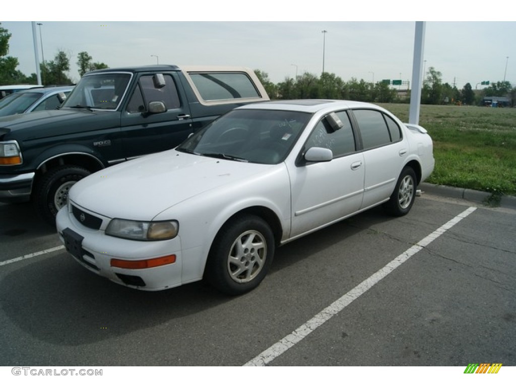 1996 Maxima GXE - Arctic White Pearl / Gray photo #4