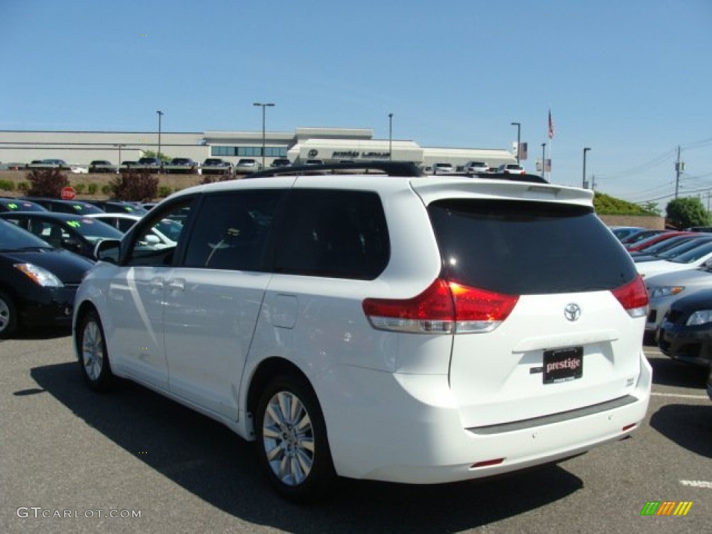 2011 Sienna XLE AWD - Super White / Bisque photo #4