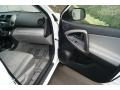 Super White - RAV4 I4 4WD Photo No. 11