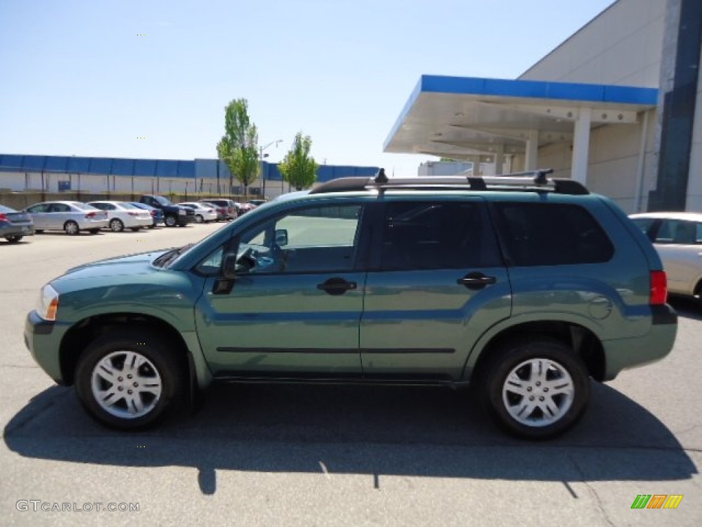 2005 Endeavor LS AWD - Machine Green Metallic / Charcoal photo #2