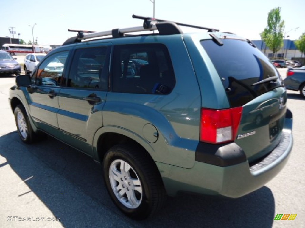 2005 Endeavor LS AWD - Machine Green Metallic / Charcoal photo #3