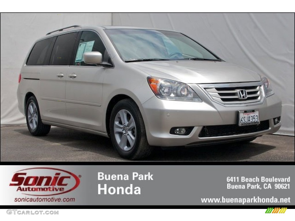 Silver Pearl Metallic Honda Odyssey