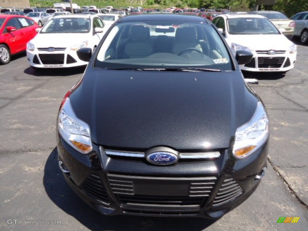 2012 Focus SE Sedan - Tuxedo Black Metallic / Stone photo #6