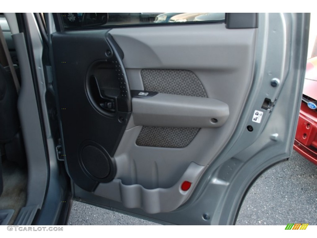 2004 Pontiac Aztek AWD Door Panel Photos