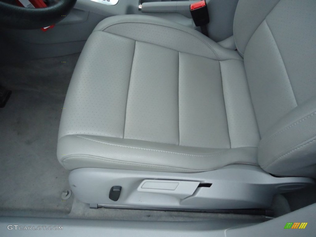 2005 Volkswagen Jetta GLS TDI Sedan Front Seat Photos