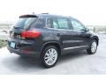 Deep Black Metallic - Tiguan SE Photo No. 8