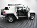 Iceberg White - FJ Cruiser 4WD Photo No. 9