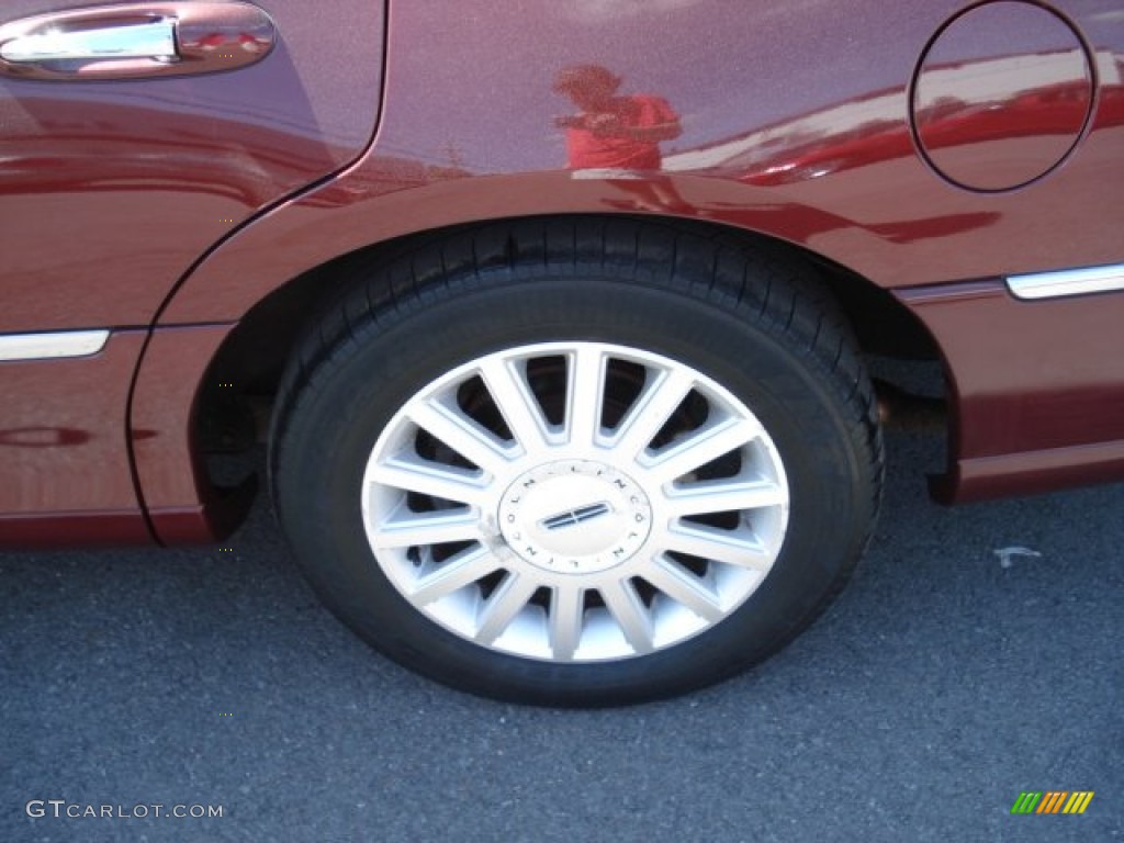 2003 Lincoln Town Car Executive Wheel Photo #65457940