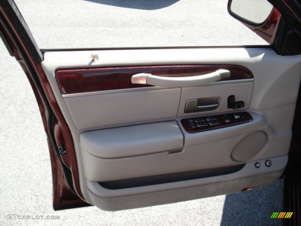 2003 Lincoln Town Car Executive Espresso/Medium Light Stone Door Panel Photo #65457965