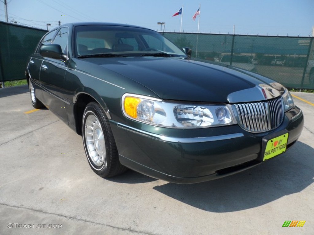 2000 Town Car Executive - Medium Charcoal Green Metallic / Medium Parchment photo #1