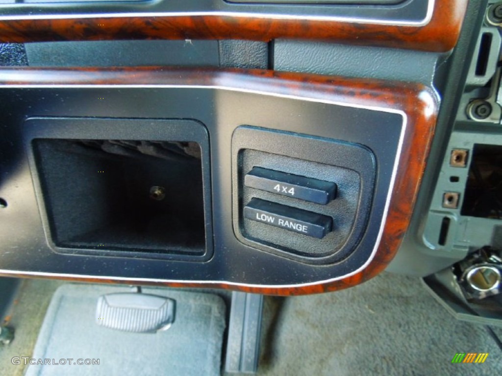 1990 Bronco XLT 4x4 - Colonial White / Dark Charcoal photo #13