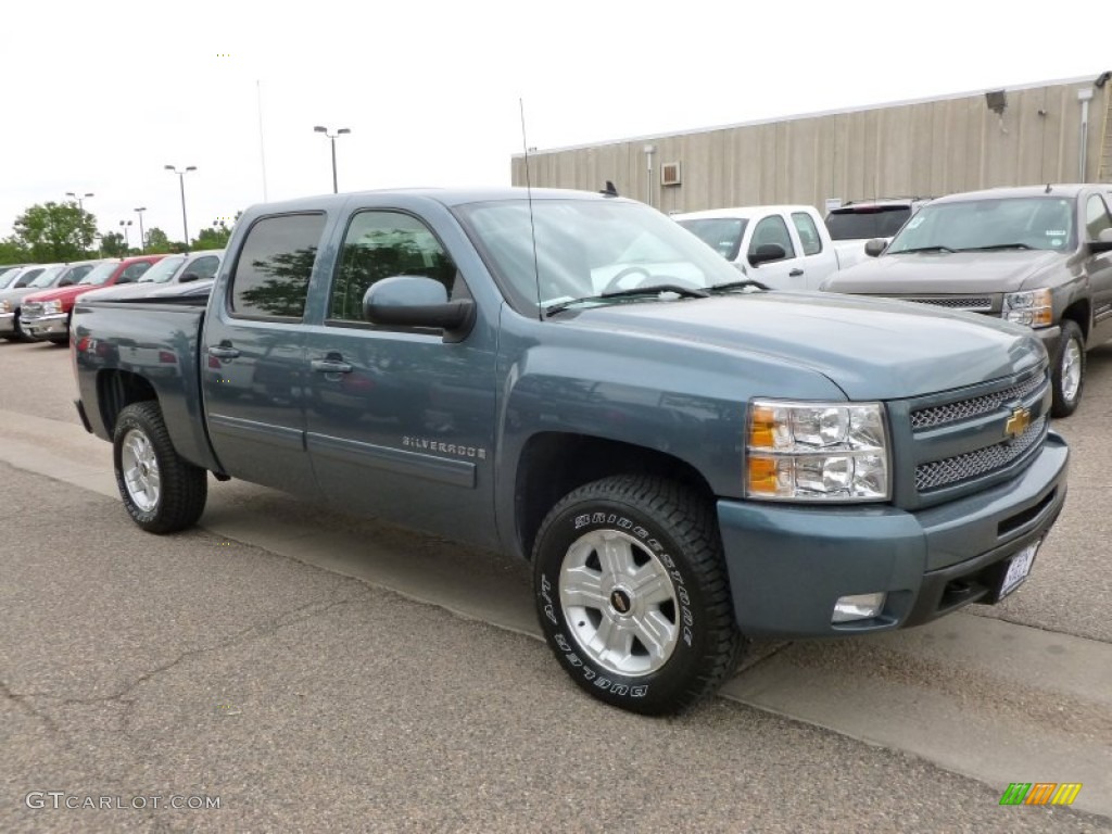 2009 Silverado 1500 LTZ Crew Cab 4x4 - Blue Granite Metallic / Ebony photo #2