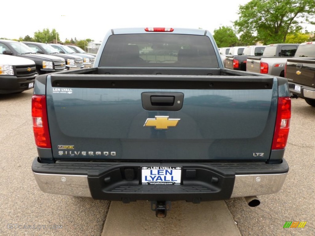 2009 Silverado 1500 LTZ Crew Cab 4x4 - Blue Granite Metallic / Ebony photo #5