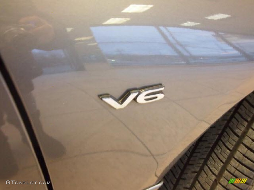 2002 Mitsubishi Galant GTZ Marks and Logos Photos