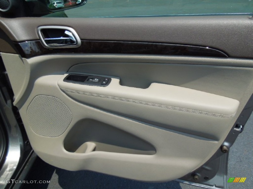 2012 Grand Cherokee Laredo X Package - Mineral Gray Metallic / Dark Graystone/Medium Graystone photo #23