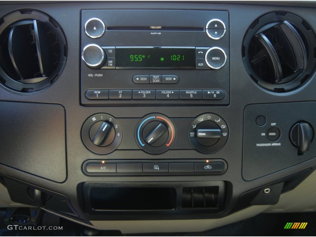2010 Ford F250 Super Duty XL SuperCab 4x4 Controls Photo #65494141