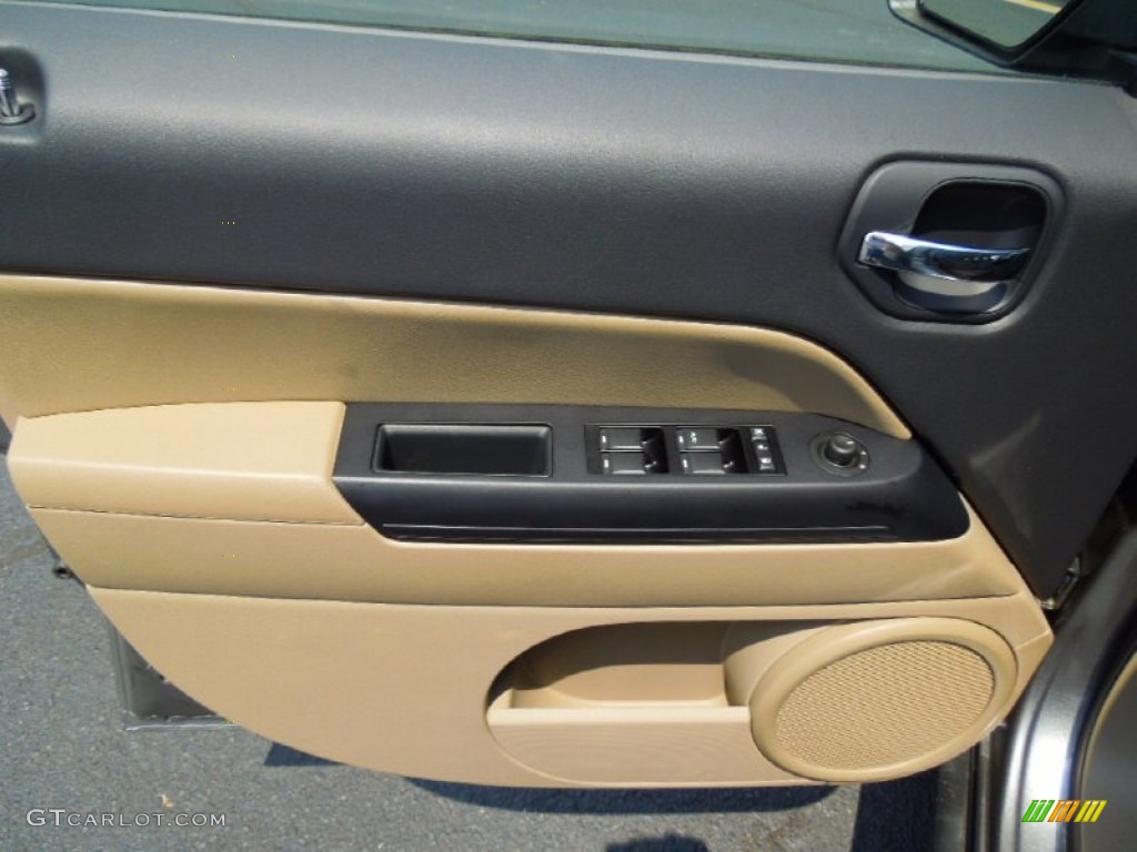 2012 Jeep Patriot Sport 4x4 Dark Slate Gray/Light Pebble Beige Door Panel Photo #65494147