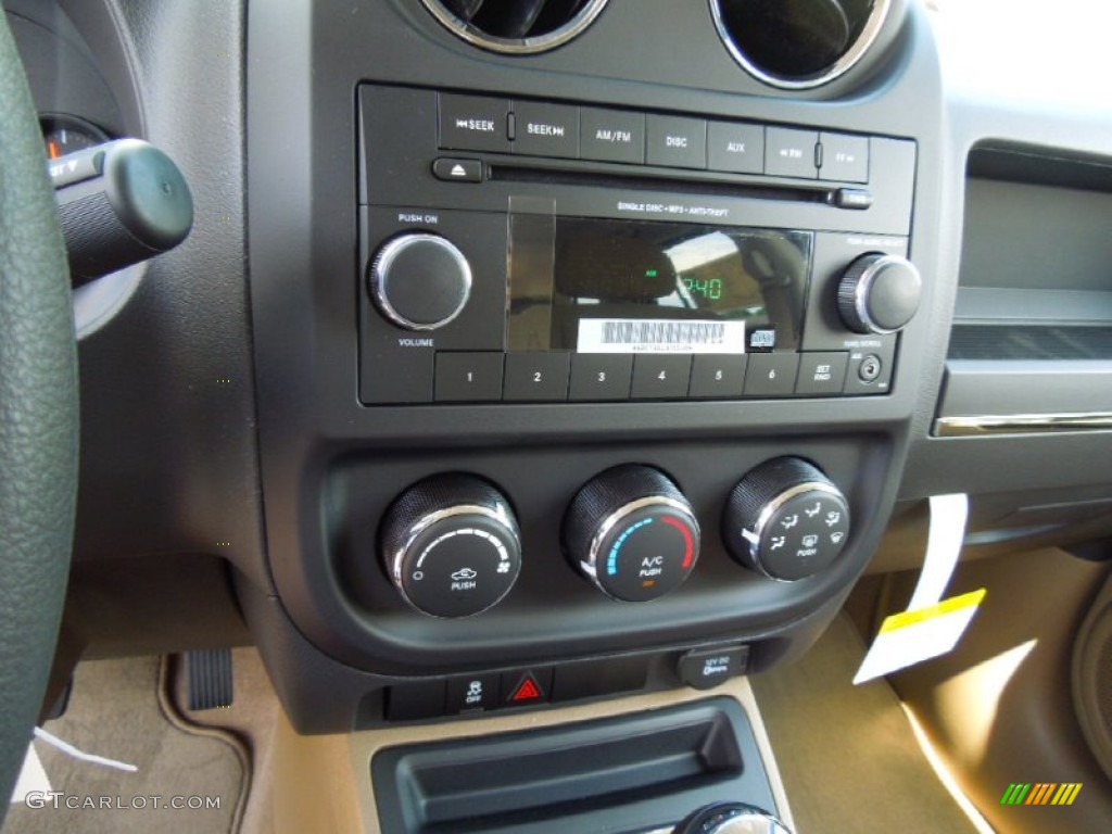 2012 Jeep Patriot Sport 4x4 Controls Photo #65494174
